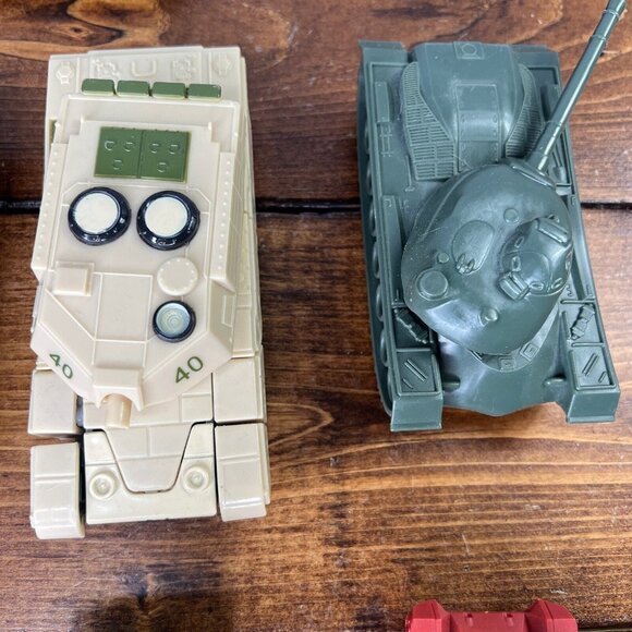 Lot of 9 Plastic toy military tanks and trucks Lanard Ja-Ru Toysmith DecoPac - Picture 4 of 9